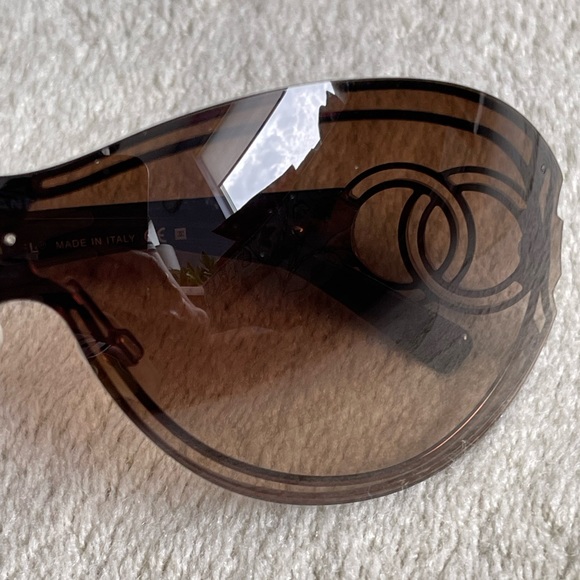 Vintage Chanel sunglasses - Picture 4 of 13